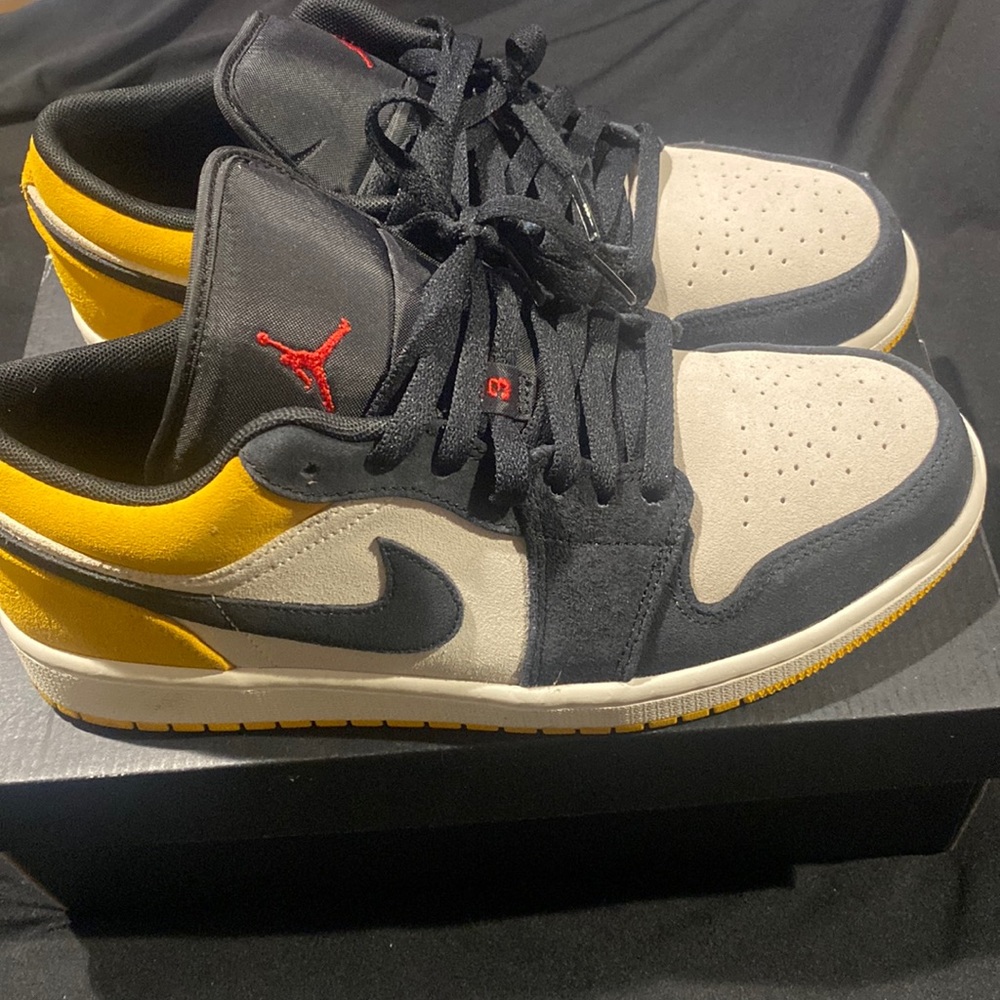 AIR JORDAN 1 LOW